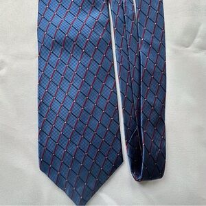 Van Heusen blue red black geo print design‎ men’s necktie 100% silk